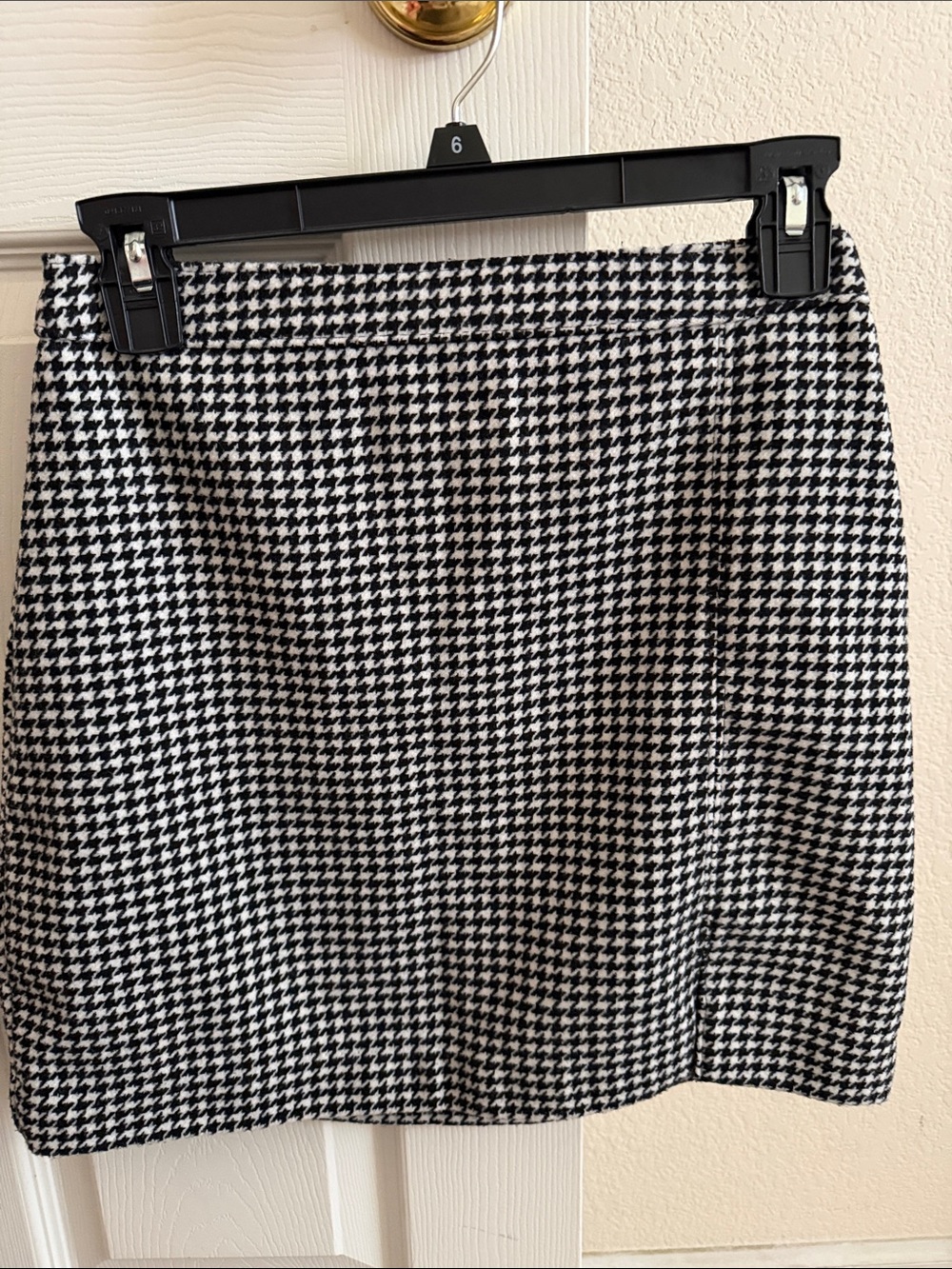 Hollister Black & White Houndstooth Mini Skirt